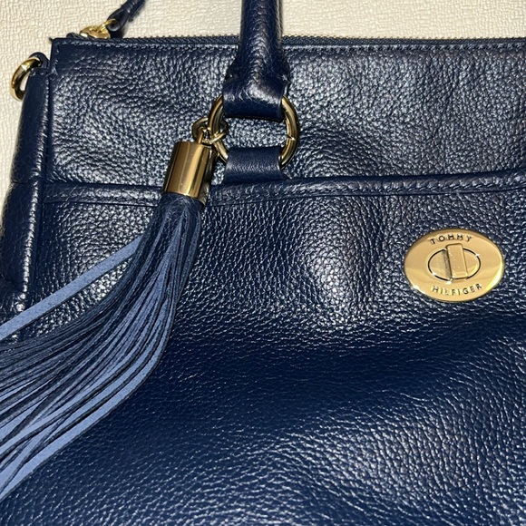 Tommy Hilfiger purse - Picture 3 of 9